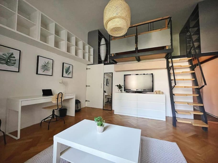 Stefanka Apartment Old Town Братислава Екстер'єр фото